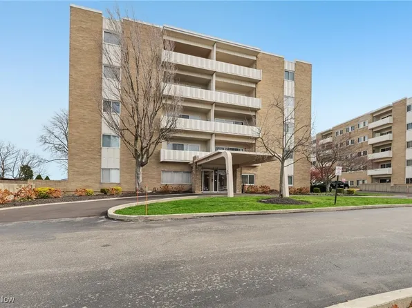 2039 Wooster Rd #31, Rocky River, OH 44116