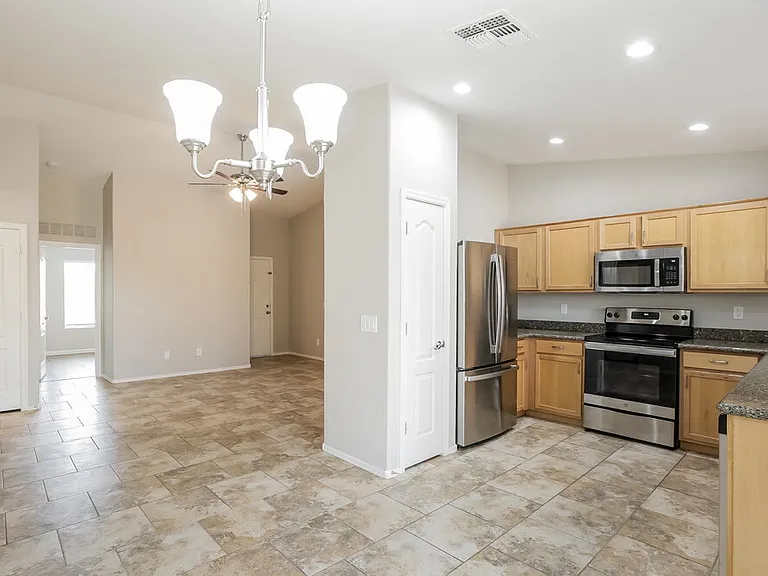 2781 W Mira Dr — Photo 8