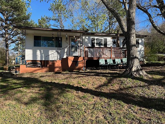 2nd image of 200 Cherry Ln