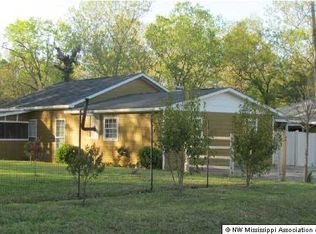 2771 Sardis Lake Dr, Batesville, MS 38606