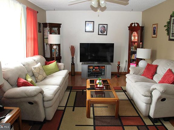 3rd image of 637 Mimosa Dr