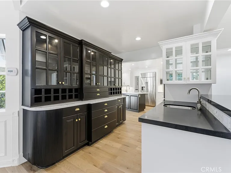 515 Kings Pl — Photo 12