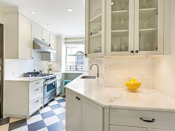 5th image of 1065 Lexington Ave #6B