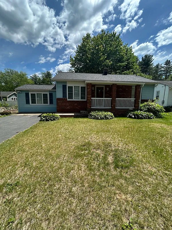 2 bed, 1.0 bath, 1250 sqft, $2,450 — Photo 1