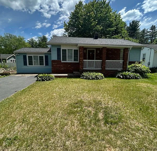 17 Pinewood Rd — Photo 1