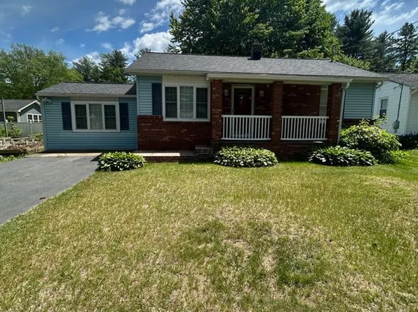 17 Pinewood Rd, Guilderland, NY 12084