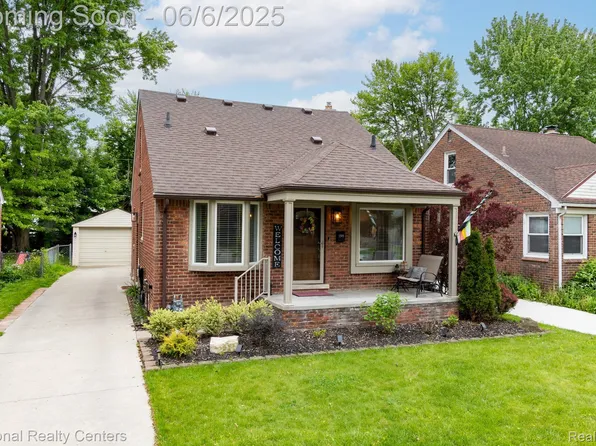 1395 Aline Dr, Grosse Pointe Woods, MI 48236