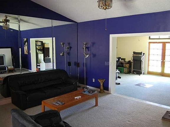 4th image of 1241 Queen Elaine Dr