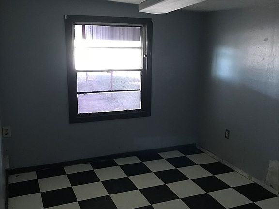 3rd image of 406 N 1st St