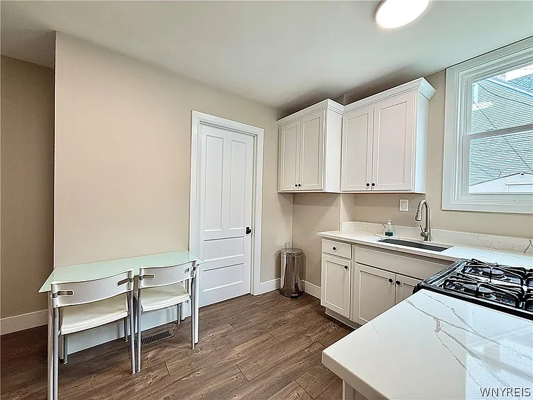 460 Rhode Island St — Photo 15