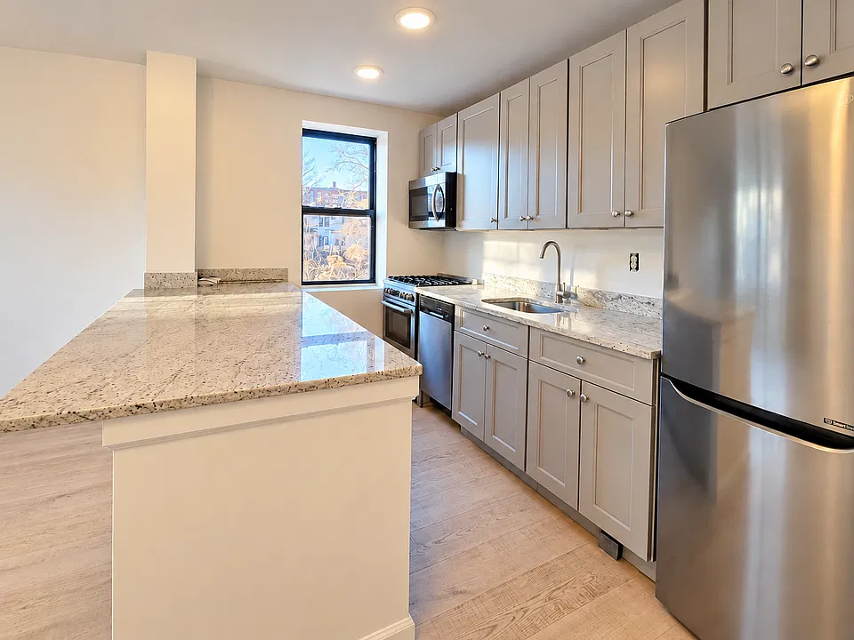 829 Greenwood Ave #P2