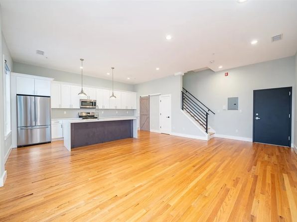 384 Paterson Ave #206