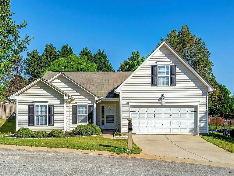 784 Waterbrook Ln — Photo 1