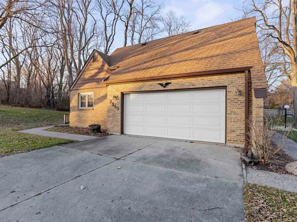 2940 Carefree Dr, Rockford, IL 61114