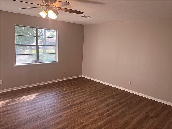 5th image of 211 Scott Ct
