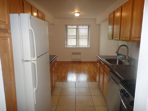 4th image of 110 Fisher Ave APT 3D