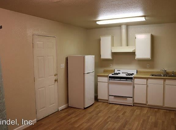 3rd image of 3108 Summer St #A