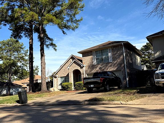 3rd image of 16422 Salinas Ln