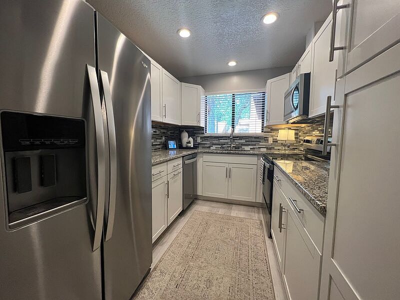 1st image of 44 Park Pl