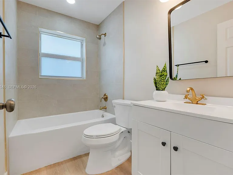 702 NW 18th St #1-2 — Photo 16