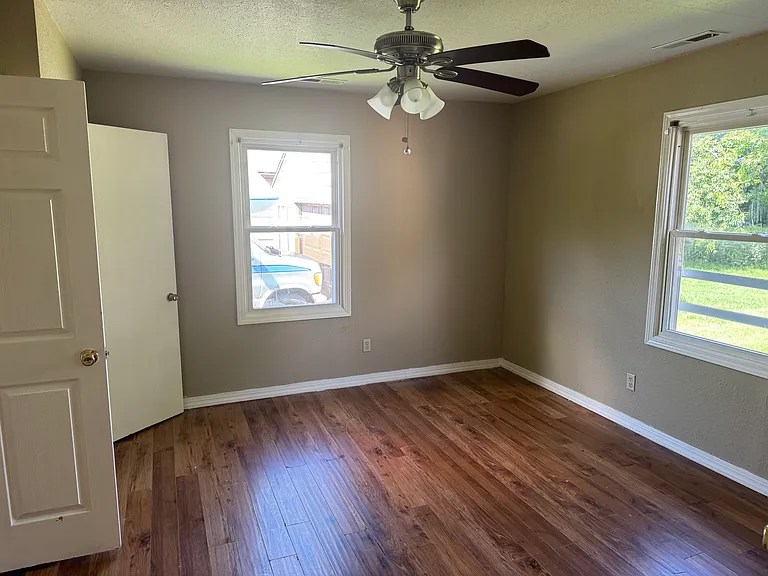 1700 Johnson Dr — Photo 6