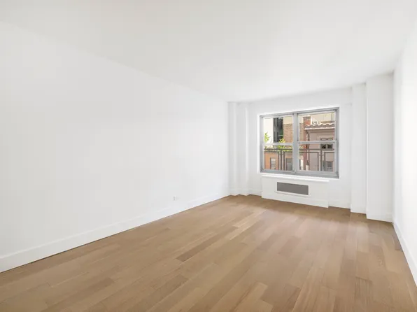 2 Fifth Avenue image 8 of 11