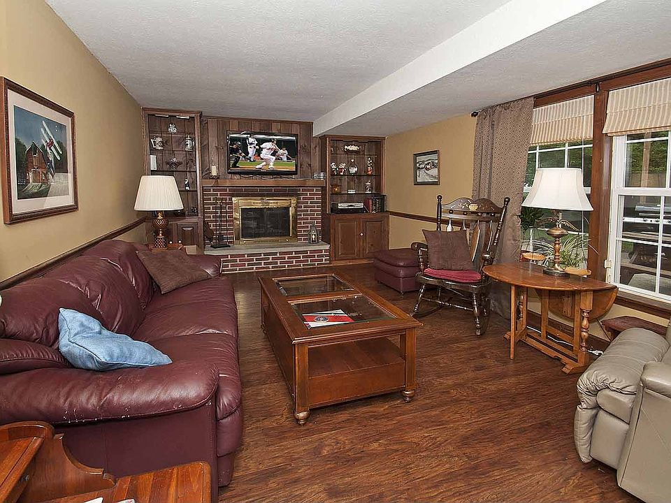2nd image of 21620 Robinhood Ave