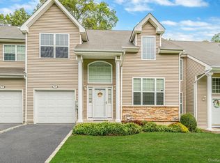 6 Arielle Ct, Islandia, NY 11749