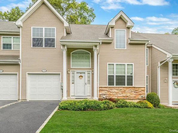 6 Arielle Court, Hauppauge, NY 11749