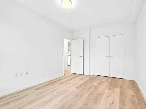 1715a Lacombe Avenue image 29 of 47