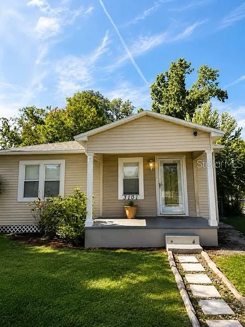 1 bed, 1.0 bath, 1000 sqft, $1,800 — Photo 1