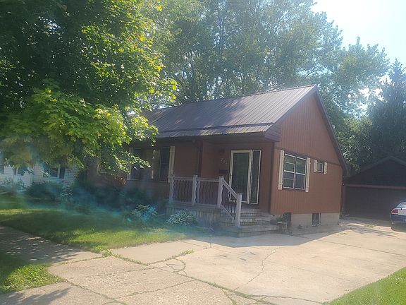 2nd image of 207 N Walnut St