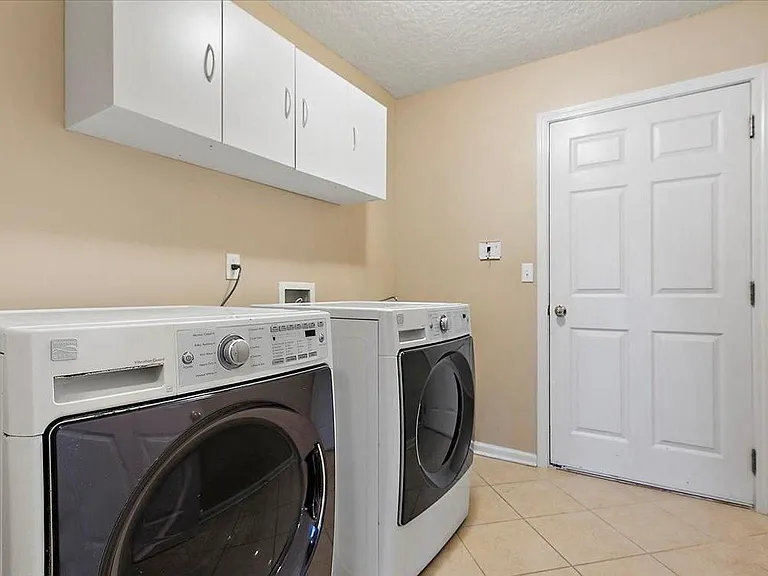 1252 Woodchurch Ln — Photo 21