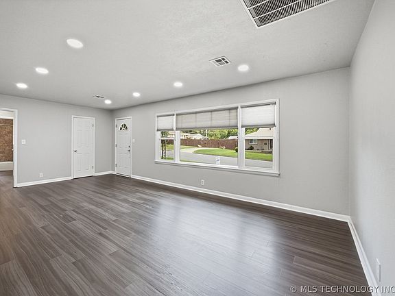 3rd image of 1311 Vieux Dr