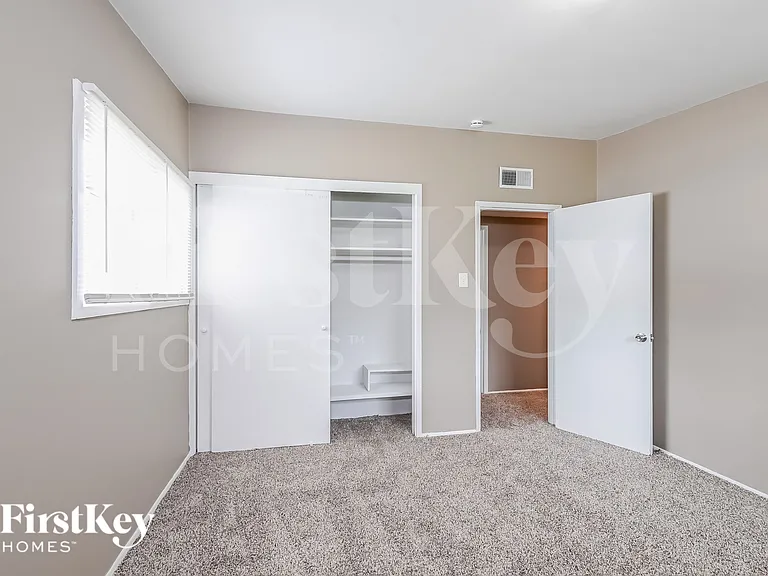 805 Robinwood Dr — Photo 12