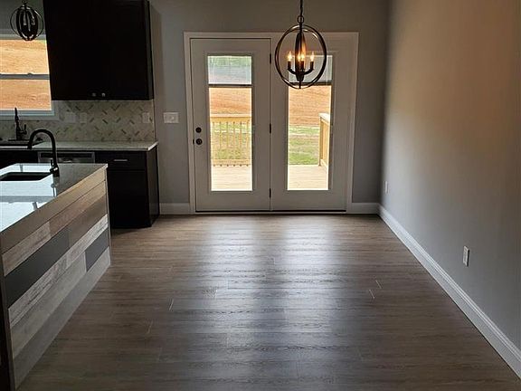 5th image of 304 Turner Ct