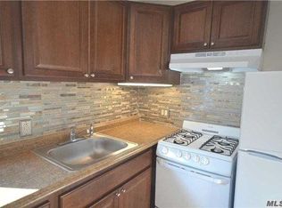 2051 28th St #2, Astoria, NY 11105