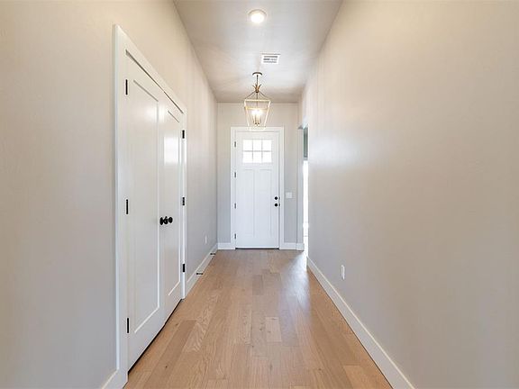 3rd image of 6721 Lake View Ct