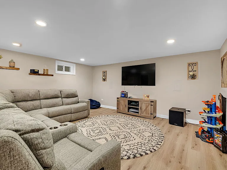 Berkhansted Ct — Photo 30