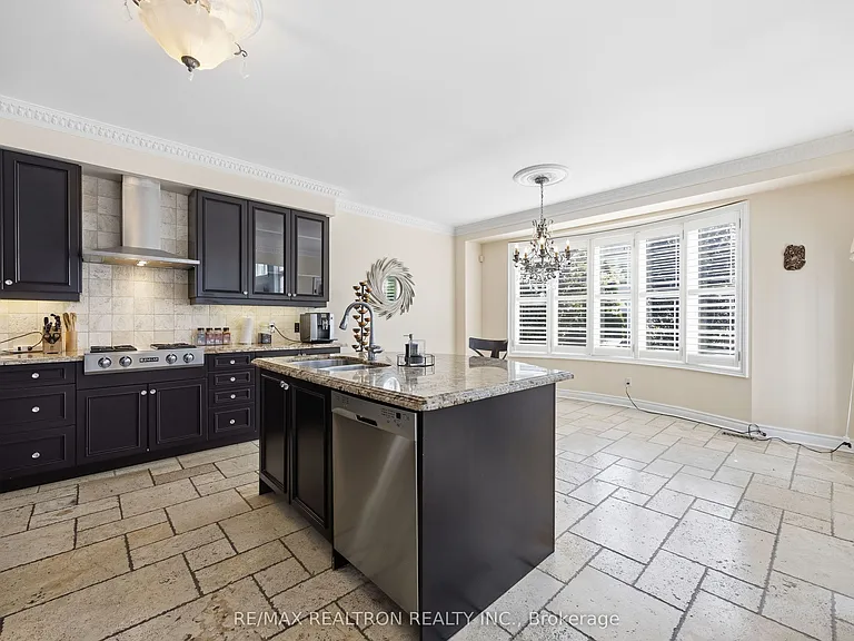 57 Dimarino Dr — Photo 10