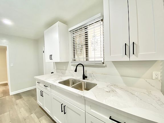 3rd image of 3820 Lockland Dr #1