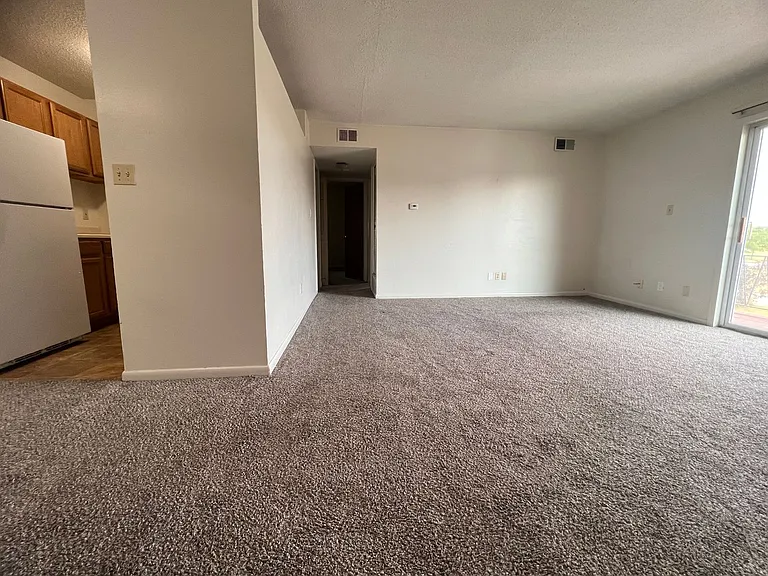 3203 Spring Valley Ln E — Photo 10