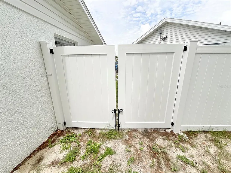 4233 Belle Isle Ct — Photo 26
