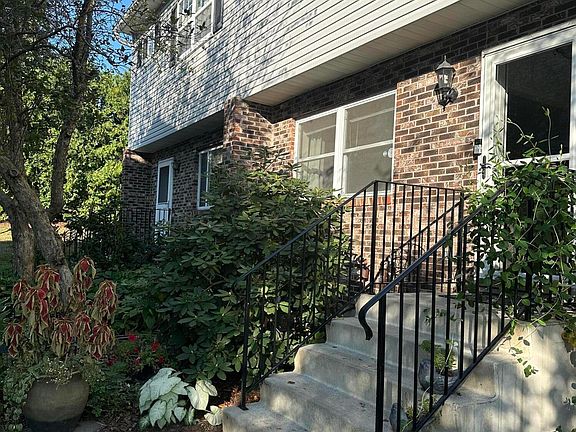 2nd image of 807 Briarwood Court