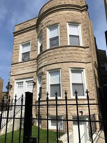 3 bed, 1350 sqft, $1,800 — Photo 1