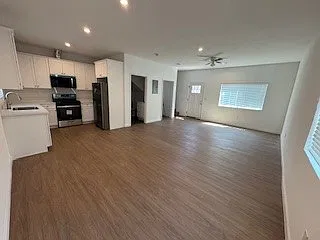 751 E. 76th Pl. - 749 — Photo 4