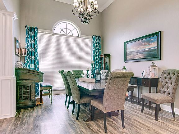 4th image of 1710 Castle Oaks