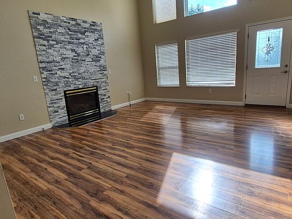 5th image of 2999 Iowa Ct