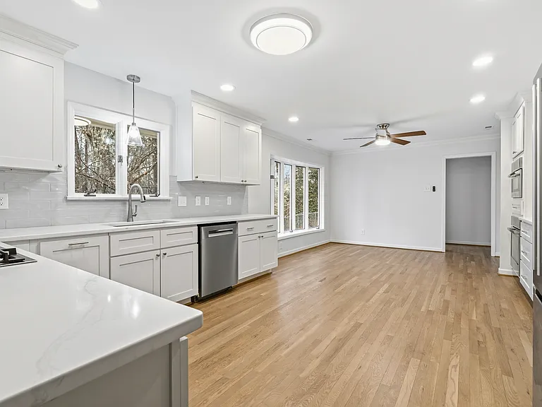 1504 Homestead Rd — Photo 30