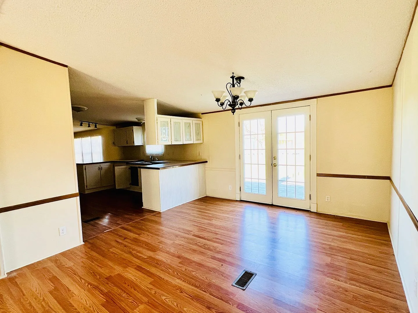 Large 4 Bedroom Home on 3 Acres in Carencro — Photo 3